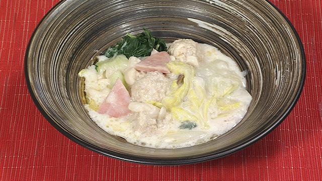白菜と鶏団子のクリーム煮(奶油鶏丸白菜)