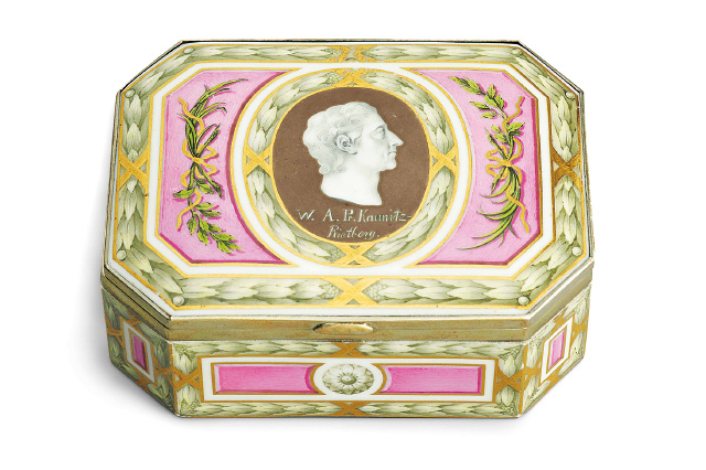 ウィーン窯・帝国磁器製作所ゾルゲンタール時代《カウニッツ＝リートベルク侯ヴェンツェル・アントンの肖像のある嗅煙草入》1785年頃、硬質磁器、エナメルの上絵付、金彩