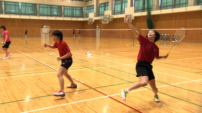“聖ウルスラ学院英智高校女子バドミントン部 photo01