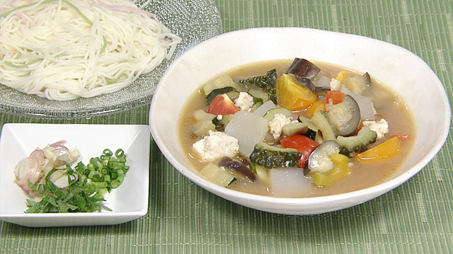 夏野菜のけんちん汁でつるつる麺