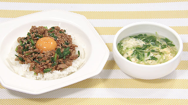 豚にらスタミナ丼＆丸鶏ふわ玉豆苗スープ