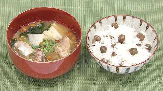 サバの水煮入り長芋汁　むかごご飯