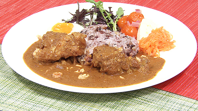 ココナッツとチョコレートのチキンカレー