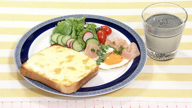 チーズトースト&ハムエッグ&黒胡麻ミルク