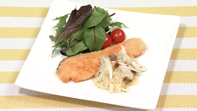 銀鮭のパン粉ソテー 玉ねぎマリネ添え