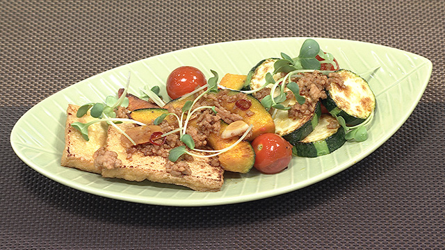 豆腐と夏野菜のフライパン焼き 挽き肉タレ