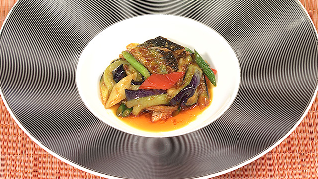 サンマと茄子の豆板醬炒め