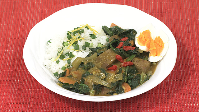 ほうれん草とレバーのカレー煮