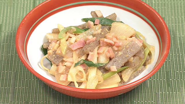 大根とこんにゃくの味噌バター炒め