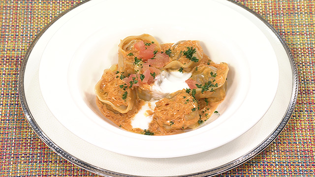 ラムと牛肉のラビオリ仕立て パプリカクリームソース