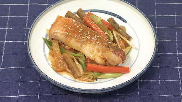 冷凍魚と根菜の辛味噌煮
