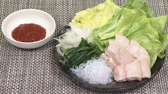 茹で豚とキャベツの手巻きサラダ