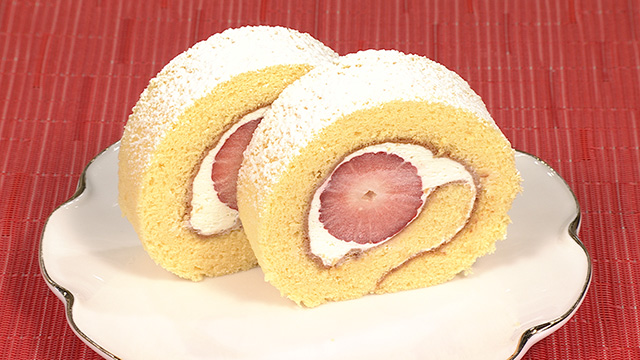 まるごと苺のロールケーキ