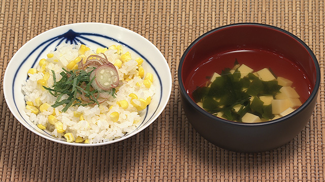 簡単薬膳　とうもろこしご飯　わかめのスープ