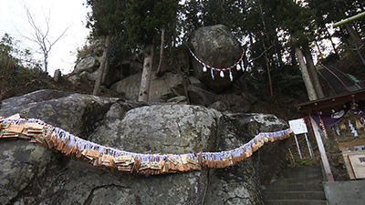 釣石神社