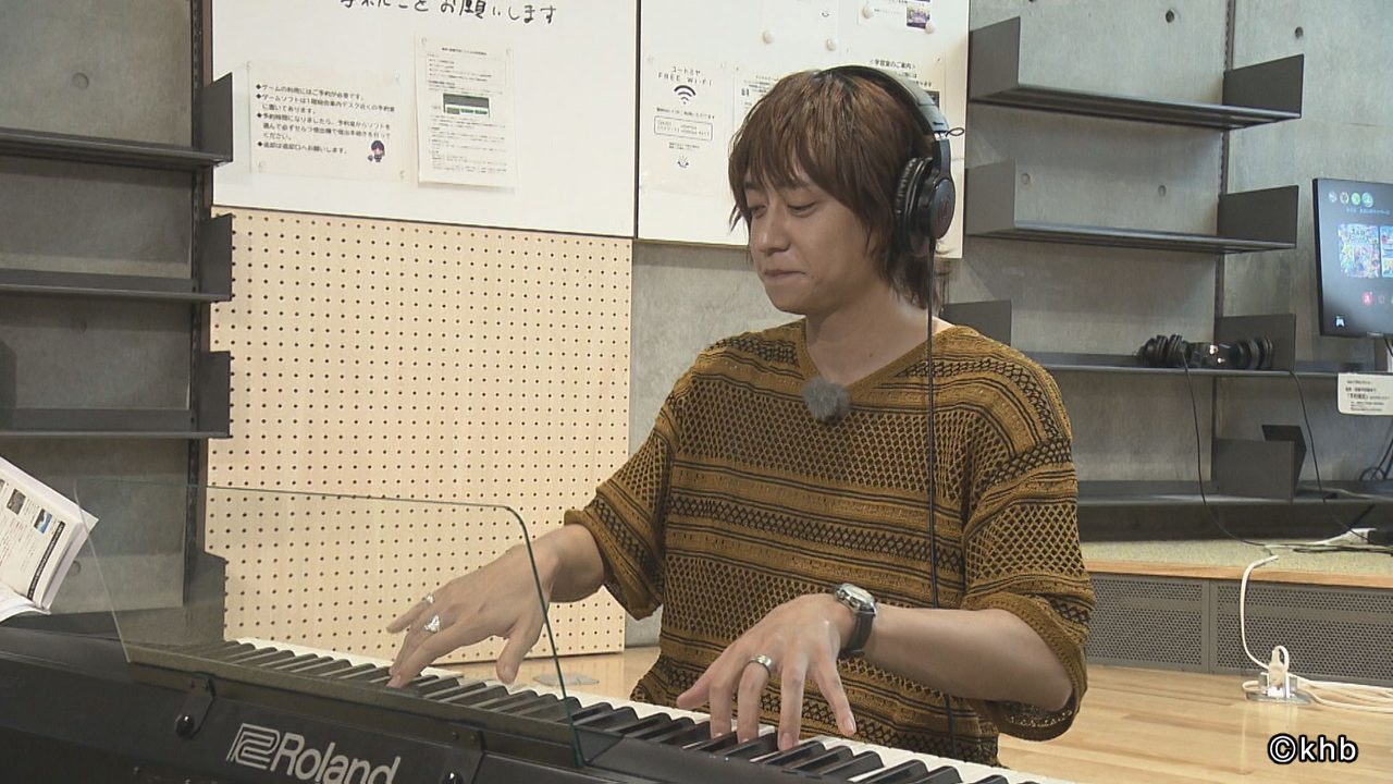 ユートミヤを訪れる出演者